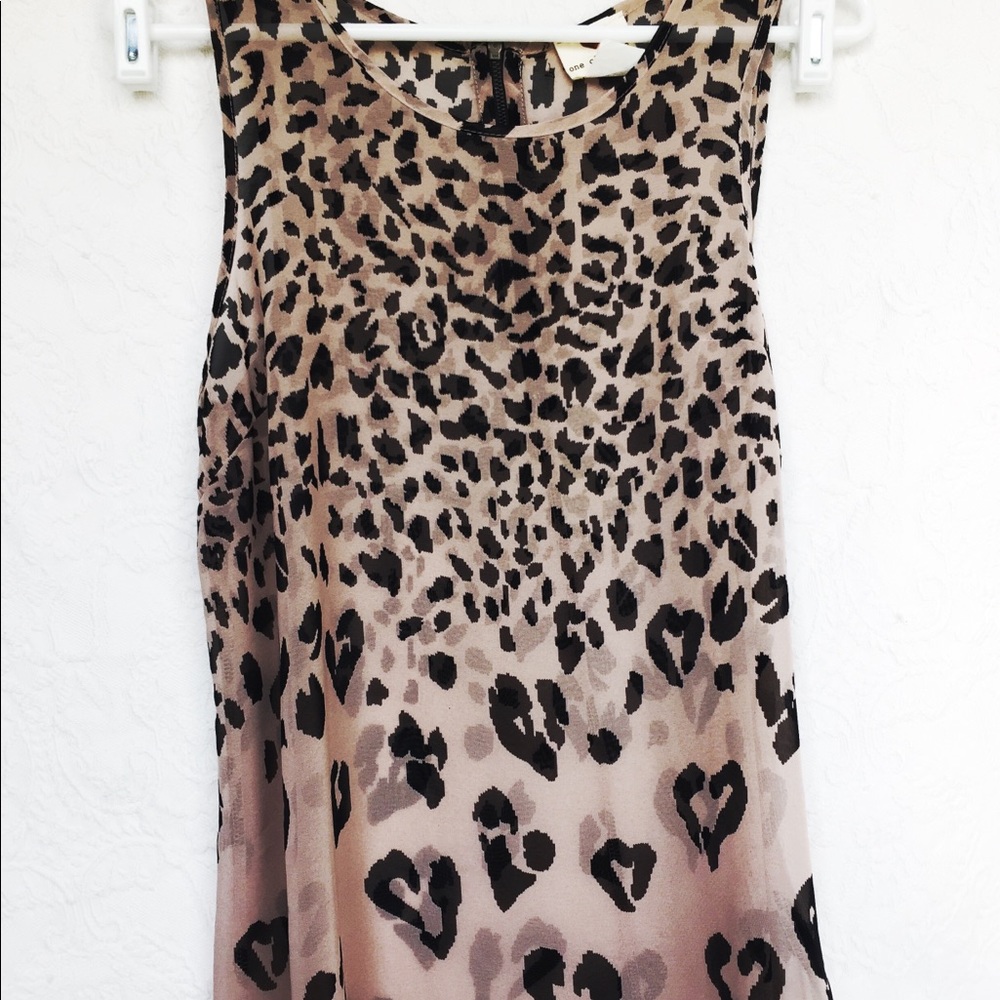 Light pink cheetah print tunic. Size Small.
